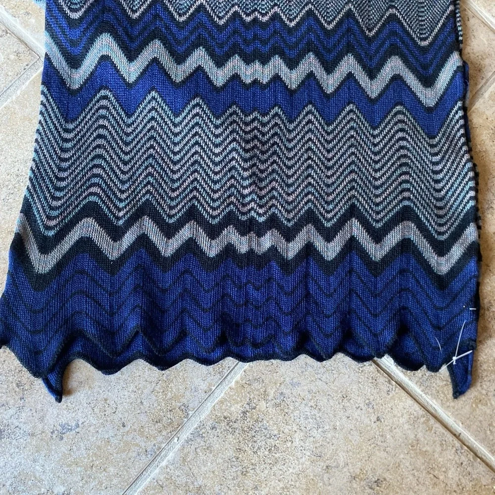 NWOT Lovely blue & pink chevron pattern long soft scarf, Size: 66”L x 14”W